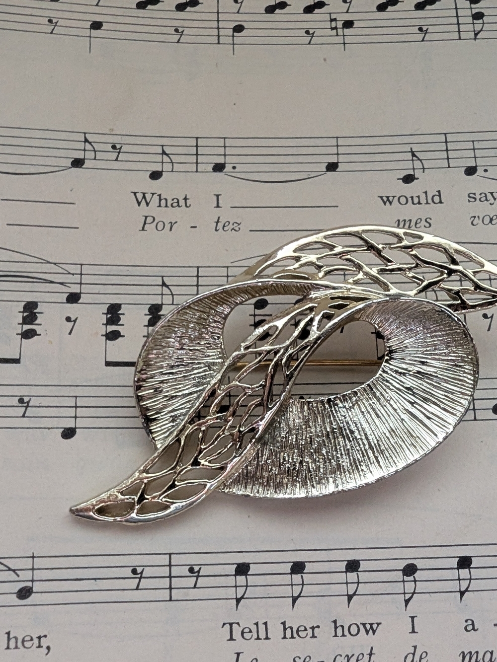 Silver Tone Leaf Swirl Brooch - Picture 5 of 8